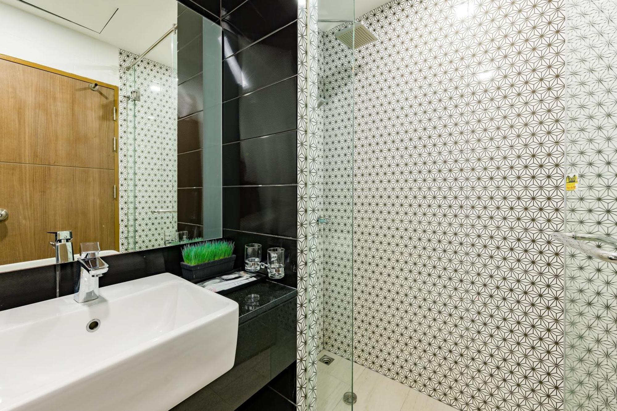 Wyndham Royal Lee Phuket Hotel Nai Yang Exterior photo